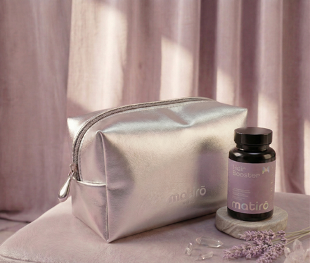 Trousse Matirō — trousse de beauté argentée avec les produits Matirō