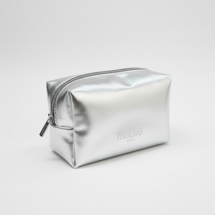 Trousse Signature Silver Matirō — simili-cuir vegan argenté, zip argenté
